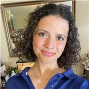 Profesora de inglés apta (nivel C2-Proficiency Cambridge; un año viviendo en EE.UU.) y con ganas de enseñar.